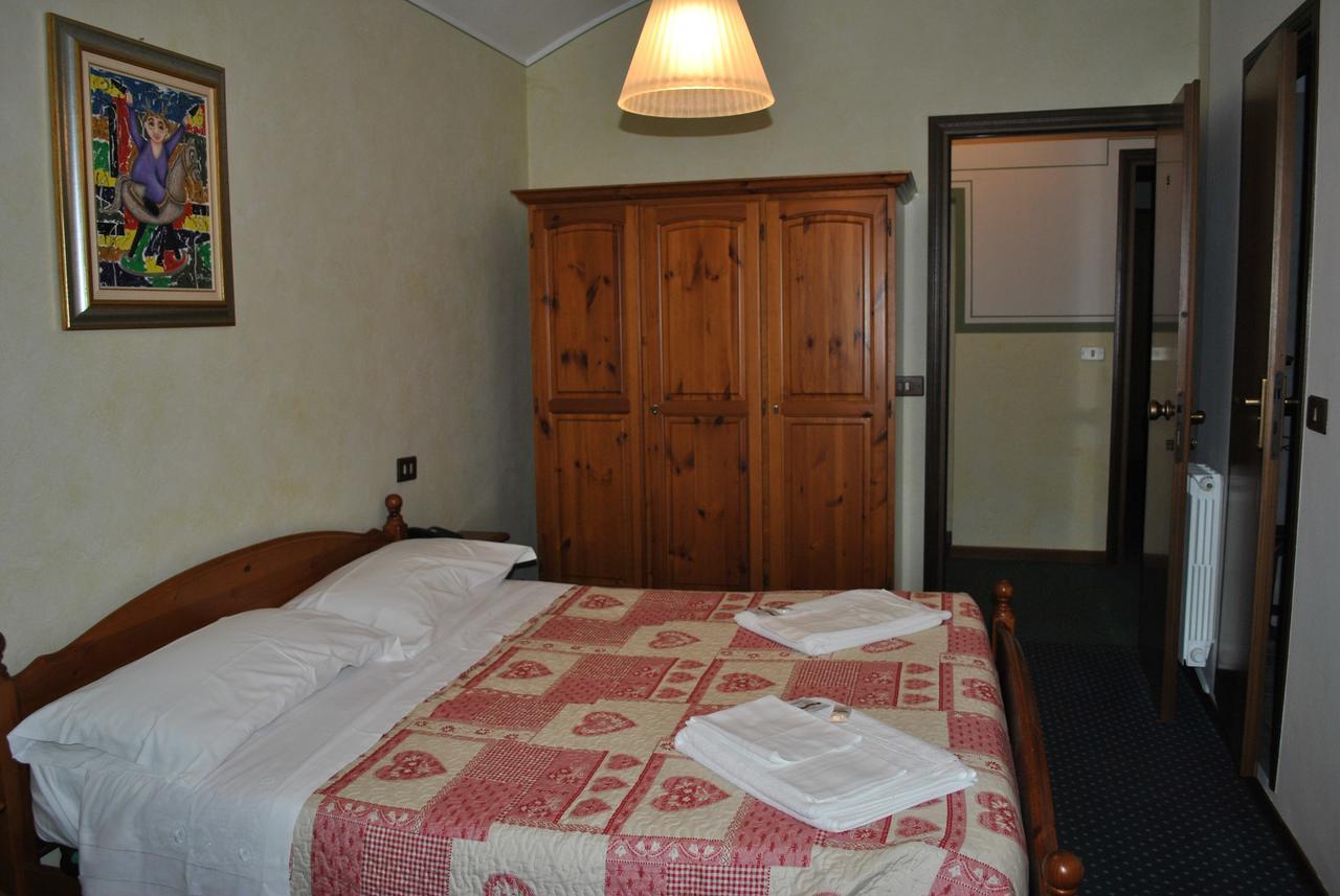 La Lanterna Di Guiglia Hotell Exteriör bild