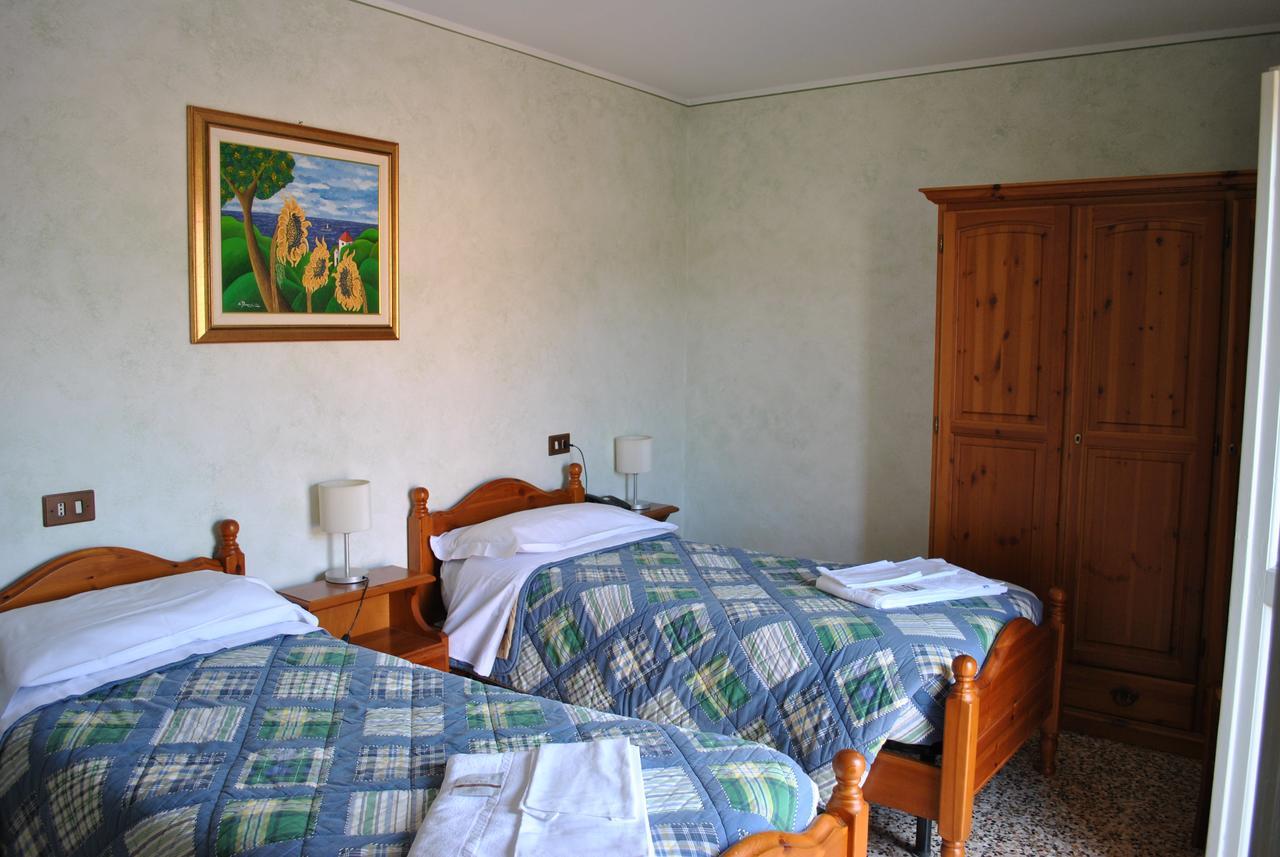 La Lanterna Di Guiglia Hotell Exteriör bild